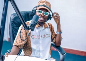 Urukundo yakunda Kidumu nigwo gwa muteye kwifuza kwifotozanya nawe.