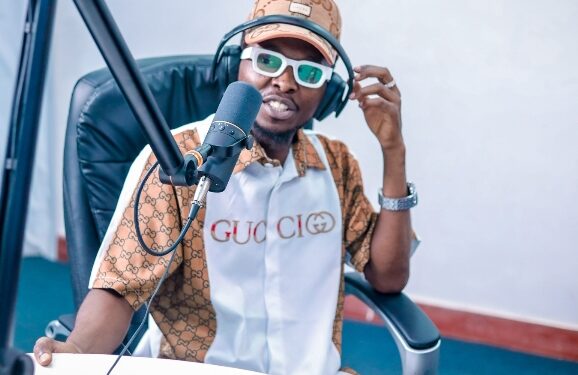 Urukundo yakunda Kidumu nigwo gwa muteye kwifuza kwifotozanya nawe.