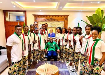 Umurwi ndangakaranga “Amagaba” n’umuririmvyikazi Ester Nish bari mu gihugu ca Ethiopiya