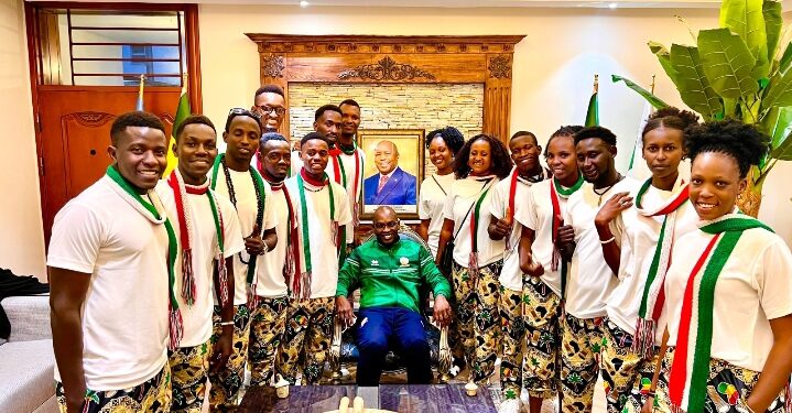 Umurwi ndangakaranga “Amagaba” n’umuririmvyikazi Ester Nish bari mu gihugu ca Ethiopiya