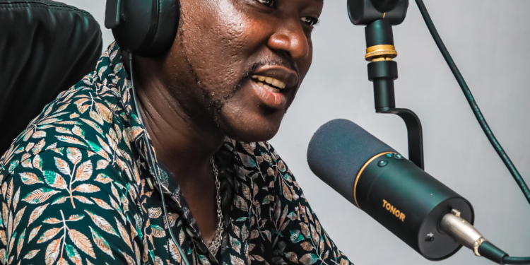 “Kwigarurira imitima y’abakunzi b’umuziki w’Uburundi niryo hangiro “