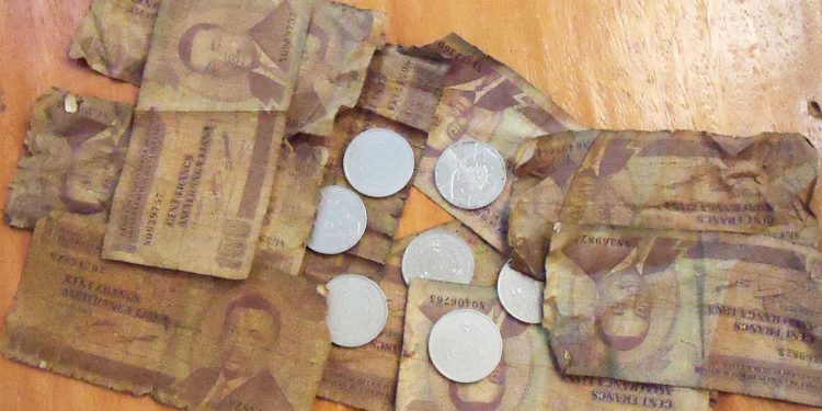kayanza :Haribonekeza ubukene bw’ibingorongoro vya 50 n’inoti z’ijana