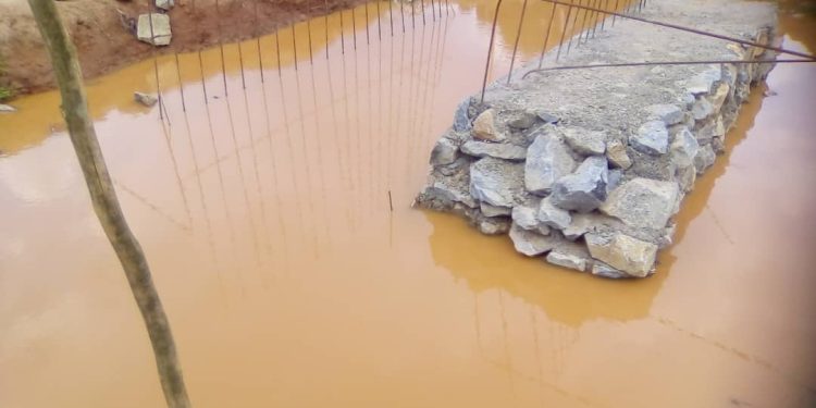 Gitega: Ibikorwa vyo gusanura ikiraro vyarahagaze